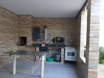 FUNDOS COM CHURRASQUIRA