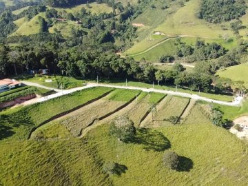 LINDO TERRENO EM GONALVES CONDOMINIO